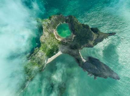 Ngắm mắt rồng trên vịnh Hạ Long